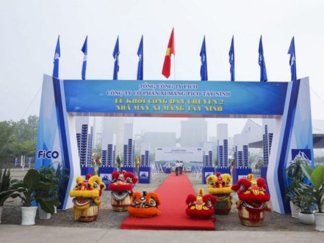 Cổng chào khung sắt căng bạt hiflex được sử dụng chủ yếu ngoài trời