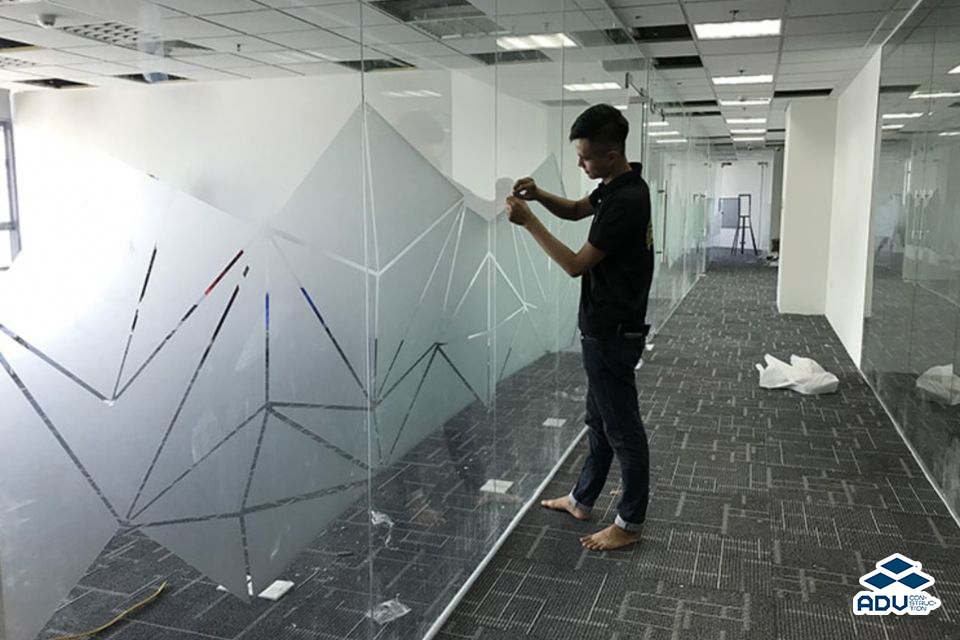 Đơn vị thi công dán decal giá rẻ