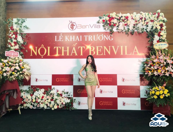 giá in backdrop phụ thuộc vào các yếu tố như: chất liệu, thiết kế, thời gian gia công,…