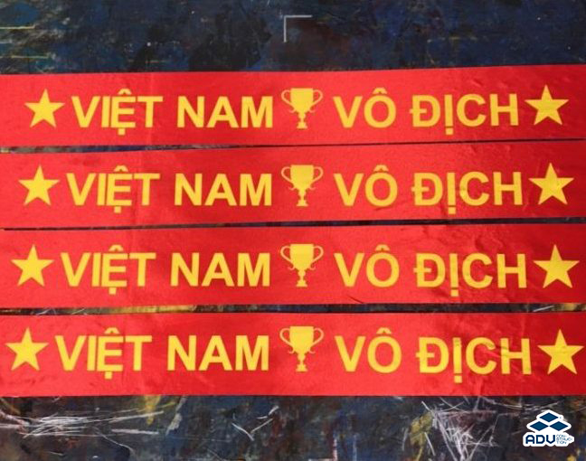 Băng rôn đội đầu cổ vũ bóng đá