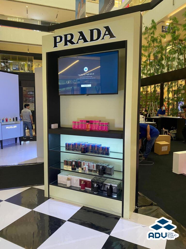Booth trưng bày nước hoa Brada