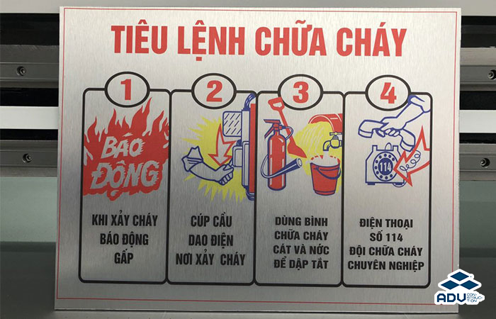 In uv phẳng trên chất liệu tấm Alu