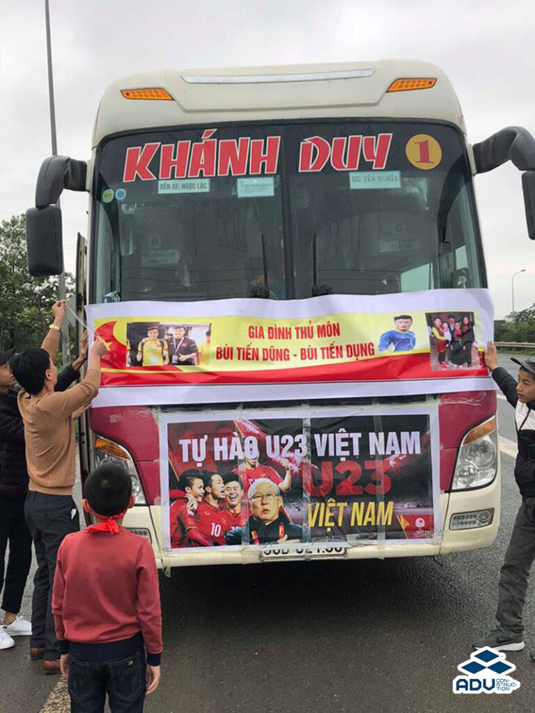 Băng rôn treo xe cổ vũ U23 VN