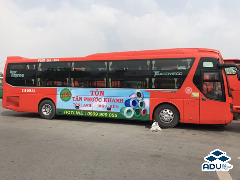Băng rôn treo xe quảng cáo ở xe 45 chỗ
