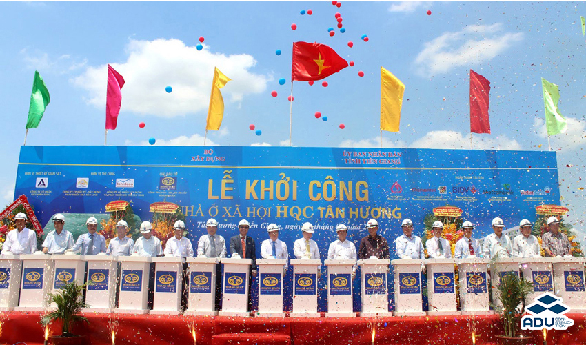 để trang trí, khiến cho không khí trở nên đẹp mắt và phấn khởi hơn