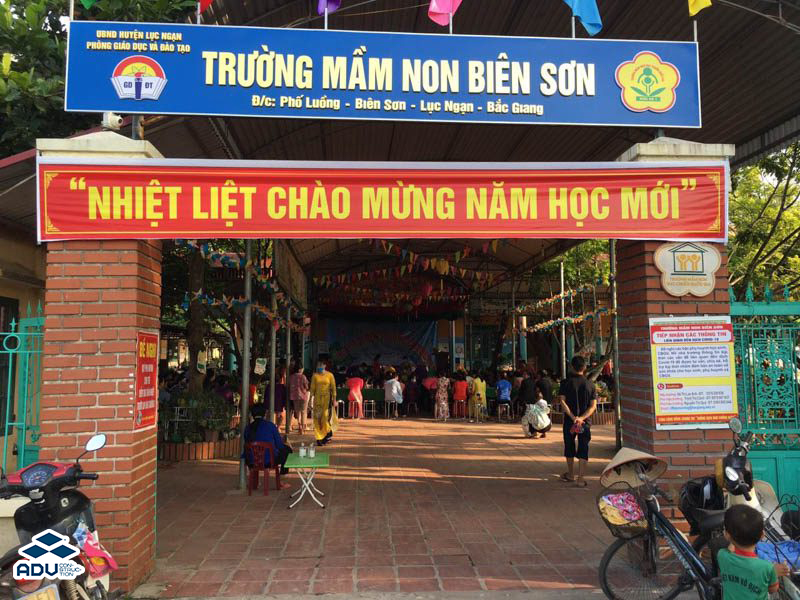 Mẫu băng rôn khẩu hiệu chào mừng năm học mới
