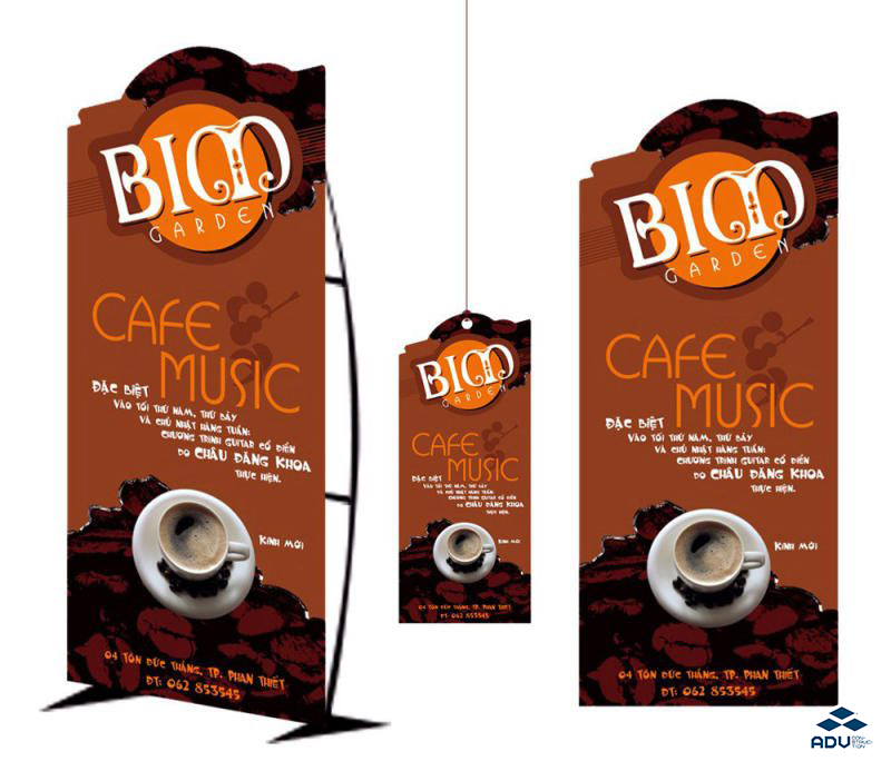 Standee coffee thực chất là một ấn phẩm quảng cáo dạng chân đứng được thiết kế các thông tin, dịch vụ của quán và đặt nổi bật ở quán cà phê.