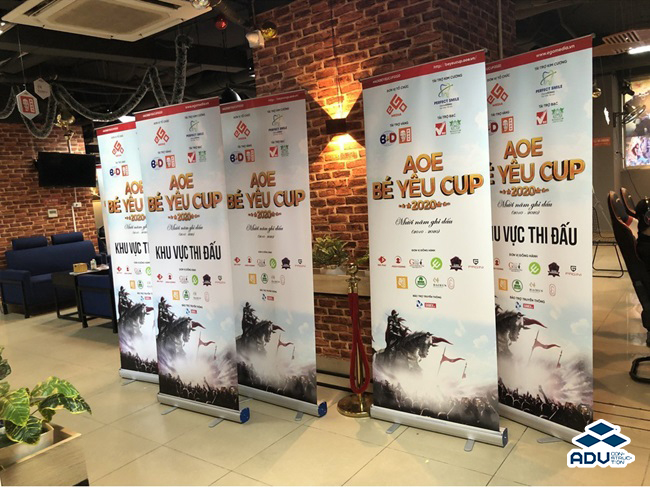Mẫu standee event ấn tượng, bắt mắt