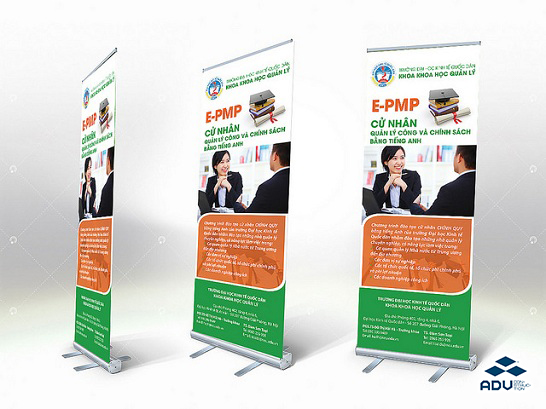 Thông tin trên standee cần được tóm lược ngắn gọn, đồng thời được thiết kế với bố cục hợp lý, hài hòa