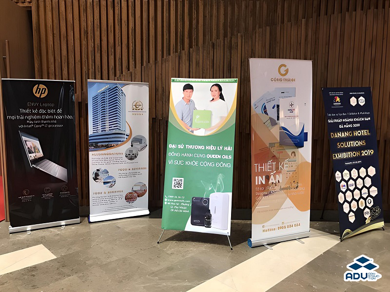 Standee là giải pháp quảng cáo khá tốt và thường dùng trong những dịp giới thiệu sản phẩm, sự kiện, hội chợ, siêu thị, giảm giá,…