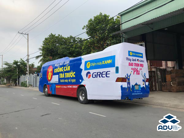 Treo banner xe quảng cáo