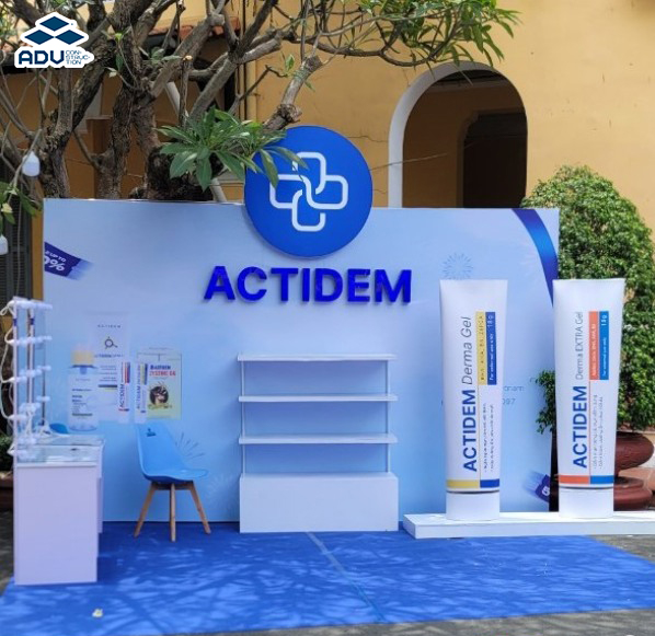 In backdrop bằng chất liệu PP và Hiflex là 2 sự lựa chọn phổ biến